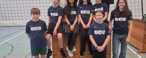 Mixed III Volleyballer:innen ziehen souverän in die Zwischenrunde ein